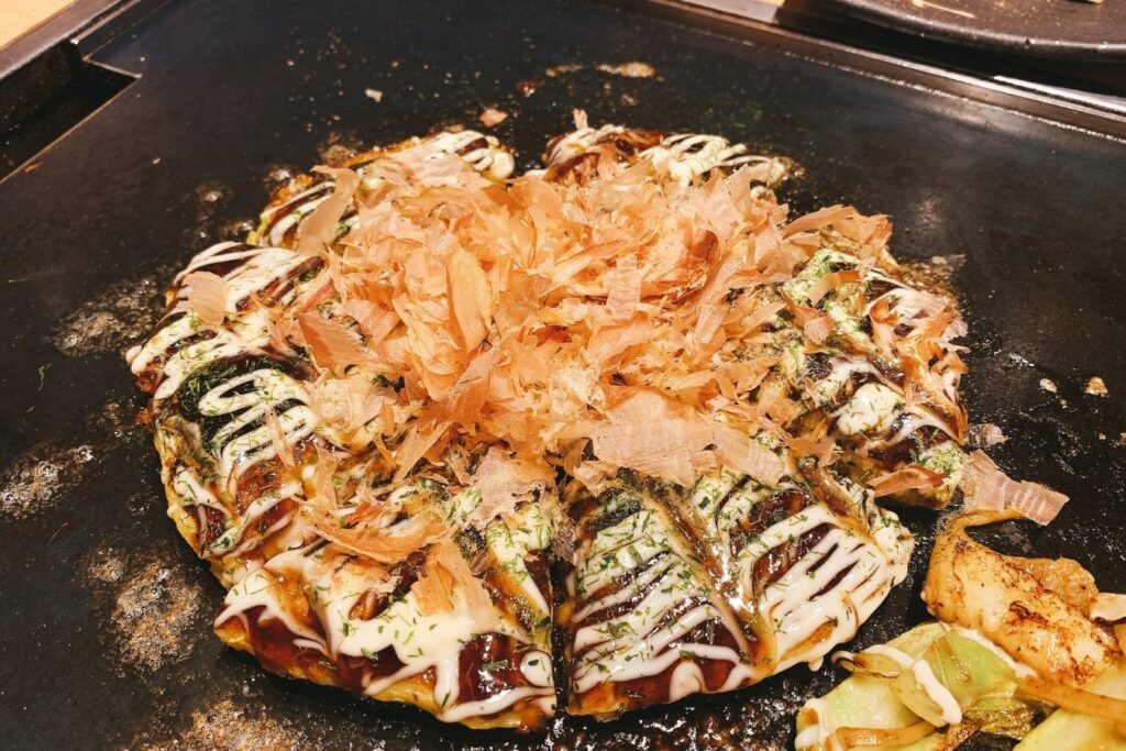 Câu chuyện về bánh xèo Okonomiyaki Nhật Bản